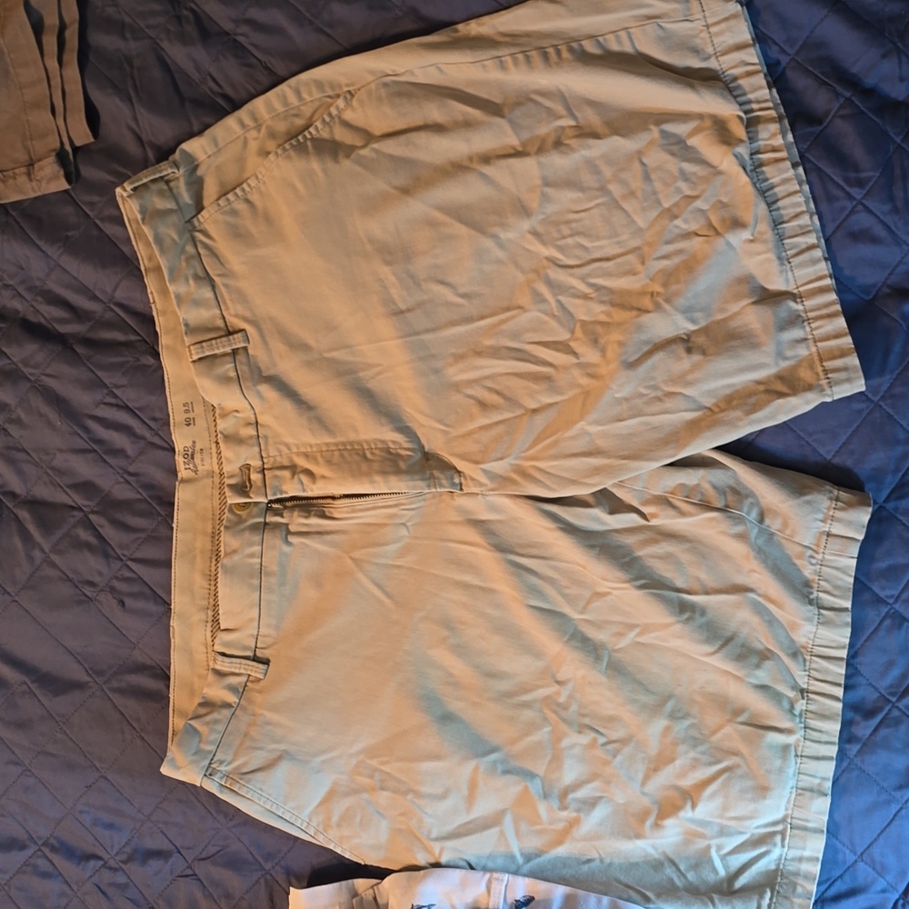 Men's Khaki Izod (40 inch waist) shorts